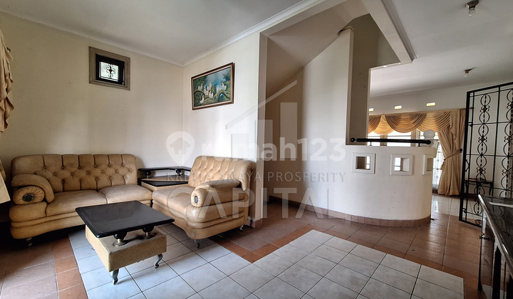 House in Gegerkalong District 2