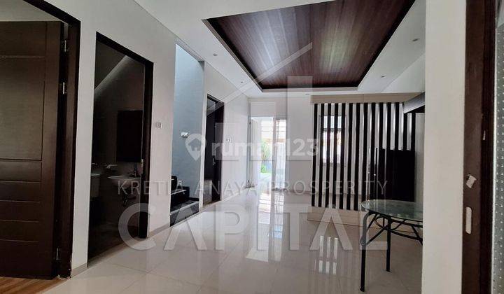 Rumah 2 Lantai Bagus Unfurnished SHM di Sukasari, Bandung 1