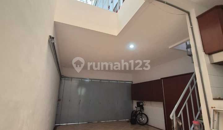Rumah Sewa di Setra Sari 2