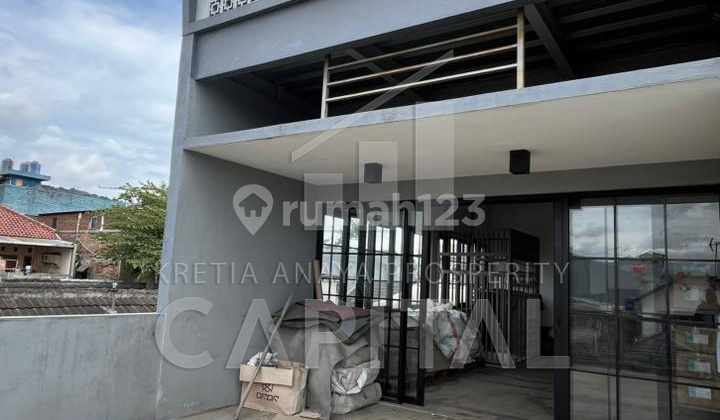 Sturdy Building / House with Open Plan Rooms without Partitions in Margaasih 1