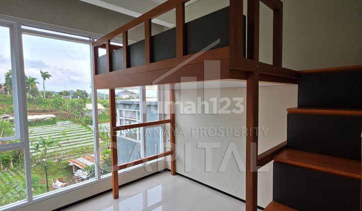 Villa House in Valle Verde Pasirhalang Cisarua with Charming Mountain View and Twinkling City Lights 2
