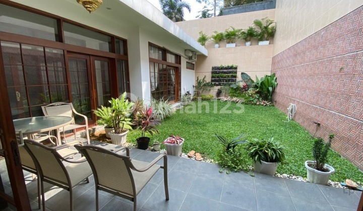 A Serene and Comfortable House in Setrasari 2