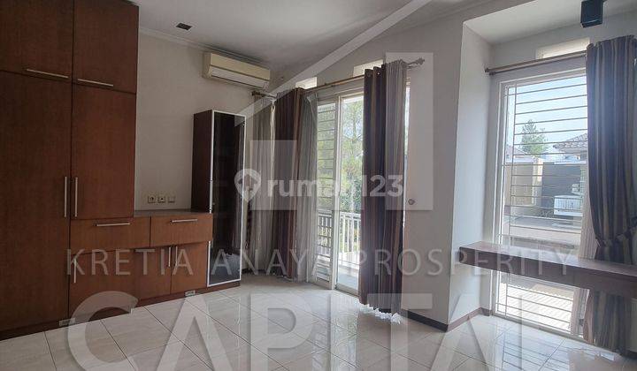 Rumah 2 Lantai Bagus Semi Furnished SHM di Kota Baru Parahyangan, Bandung 1