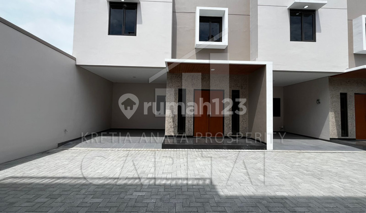 Rumah 2 Lantai Bagus Unfurnished SHM di Sariwangi, Bandung 1