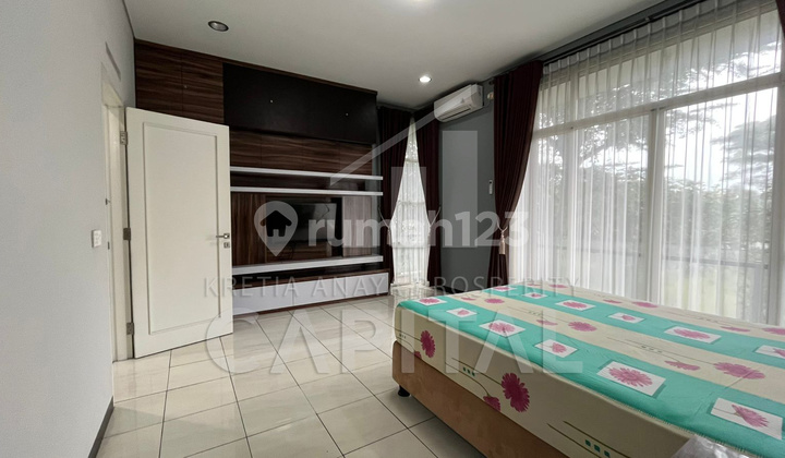 Hook House in Mayangsunda, Kota Baru Parahyangan 2