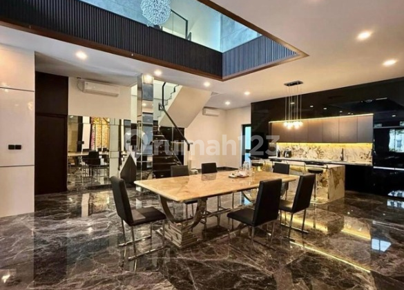 Strategic Luxury 3-Storey House Ready to Occupy 5 Bedrooms in West Jakarta