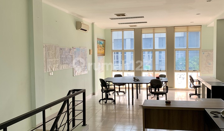 Ruko 2 Gandeng Siap Huni cocok untuk Kantor Salon Mobil di Alam Sutera