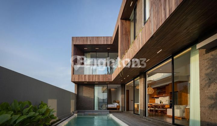 Brand New Tropical Modern Villa di CEMAGI dekat Pantai