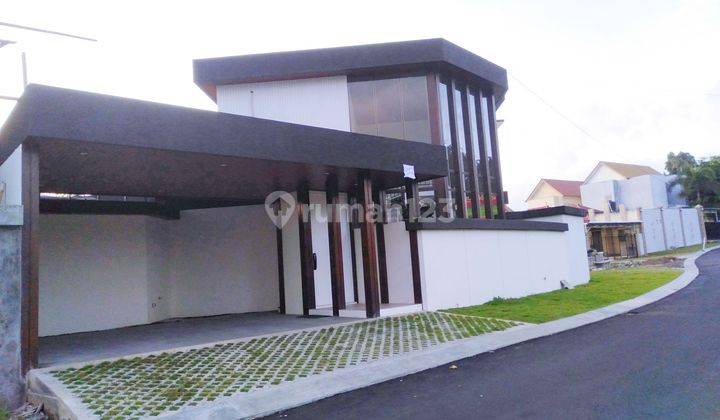 Modern Glass House 2 Lantai Yang Denahnya Bisa Di Custom  2