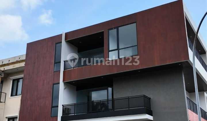 Dijual Rumah Baru Semi Furnished Cluster Flamboyan di Alam Sutera Dijual Rumah Baru Semi Furnished Cluster Flamboyan di Alam Sutera