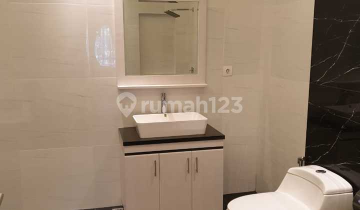 Dijual Rumah Full Renovasi Di Menaggio Illagi - Gading Serpong  2