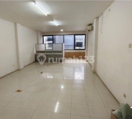 For Rent Shop House in Good Condition Ready to Occupy ******** 2