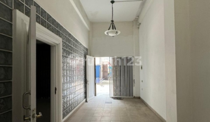 For Rent Square Shop House in Good Condition Ready to Occupy Pinangsia City 2