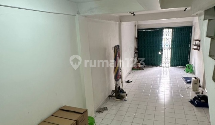 For Rent: Shop House in Good Condition, Ready to Occupy, Old Town Area, West Jakarta 2