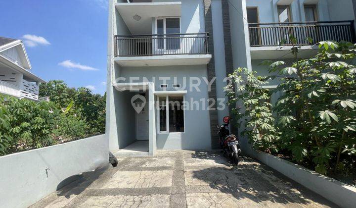 Rumah Modern  2 Lantai Siap Huni Cluster Antapani 2