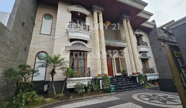 Rumah Mewah Klasik  Siap Huni  Sekejati Bandung