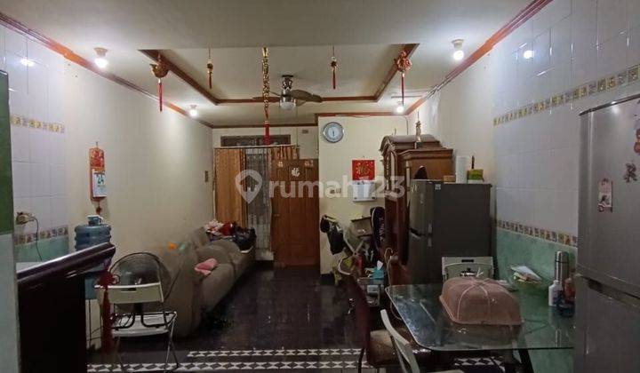 Rumah 2,5 lt dijual cepat area taman palem lestari 1