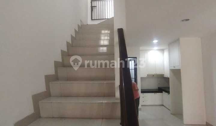 Rumah 2lt Bagus Dan Murah Dijual Area Cipondoh 2