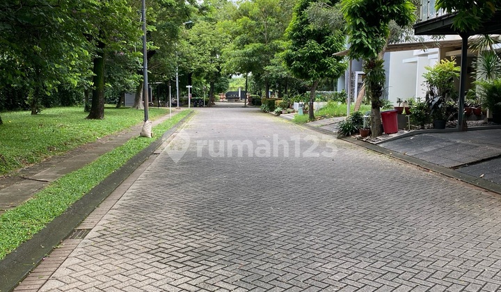 Beautiful Minimalist House in Puri Botanical Fronting a Nice Park 2