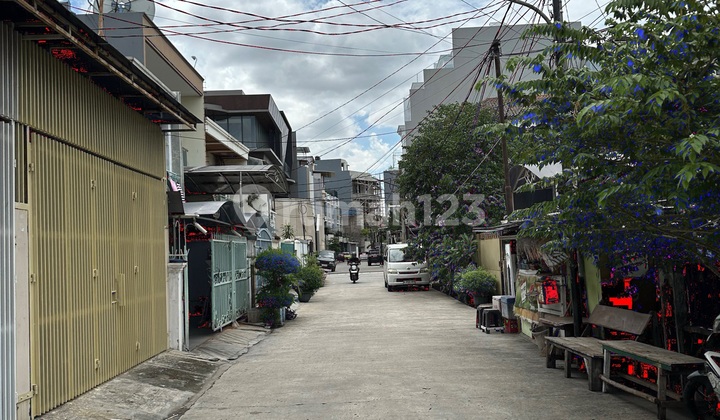 4-Story House in Jelambar Suitable for Business 2