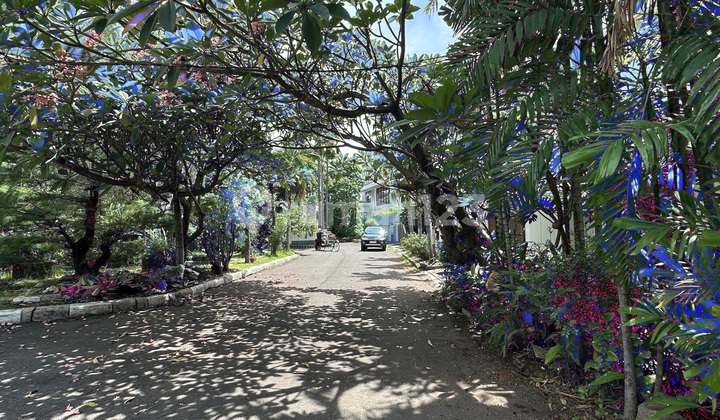 Rumah 2 Lantai Depan Taman Tenang dan Nyaman