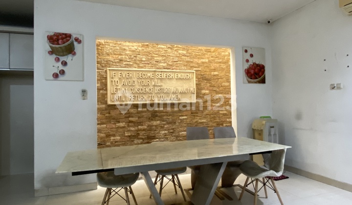 Rumah Minimalis 2 Lantai Di Taman Ratu Lingkungan Tenang