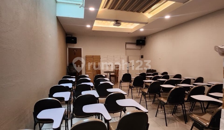 Ruko 4.5 Lantai di Muara Karang + Area Tinggal yang Nyaman di Atas Ruko 4.5 Lantai di Muara Karang + Area Tinggal yang Nyaman di Atas