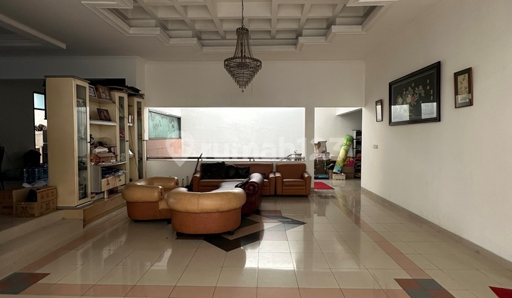 Rumah 2 Lantai di Kembangan Jln Raya Cocok Utk Usaha dan Tinggal