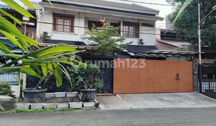 2-Story House in Mendawai Super Strategic Location