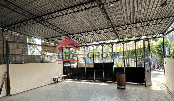 Adjacent Shop Houses in Bustling Meruya Area, Ideal for Strategic Office. 2