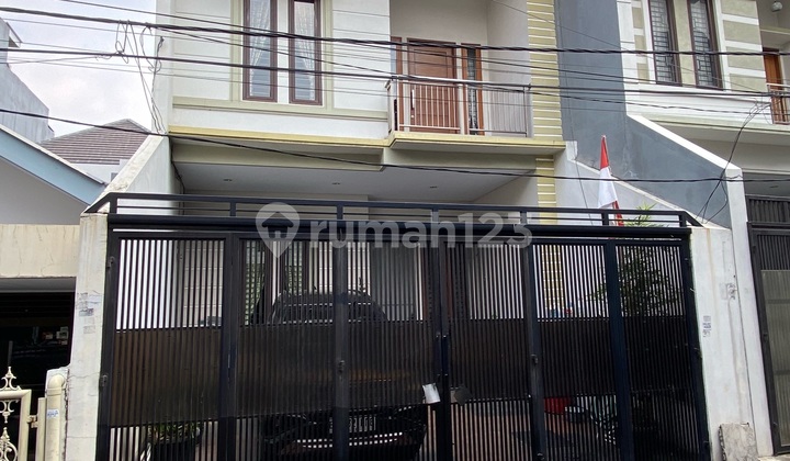 Rumah Cantik Minimalis di Tomang Bebas Banjir Dekat Mal Rumah Cantik Minimalis di Tomang Bebas Banjir Dekat Mal