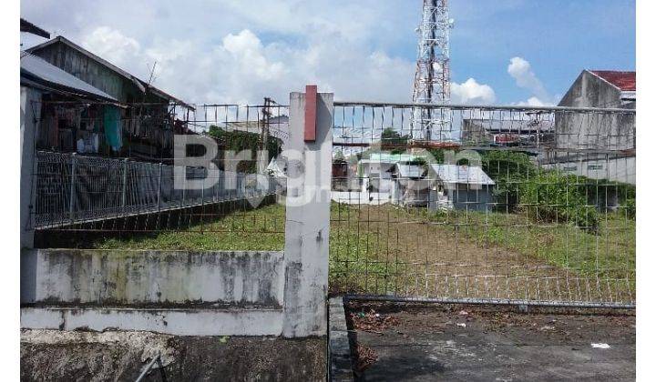 Tanah luas letaknya strategis di pinggir jalan besar