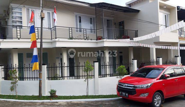 Rumah mewah di hook tingkat 2 di Jl. Dahlia, Batu Ampar Lestari 1