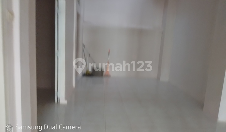 ruko tingkat 2 dekat pusat pembelanjaan. 3