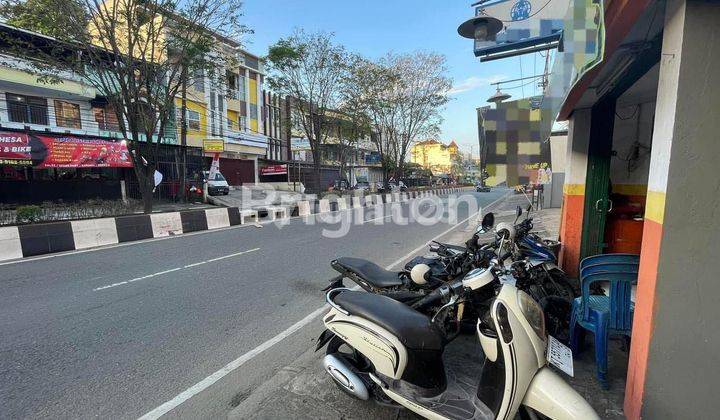 Paket Ruko dan Tempat tinggal di pinggir jalan raya 2