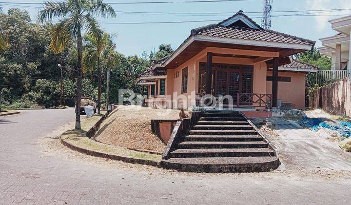 Rumah Konsep villa di perumahan Bukit Damai Indah 2