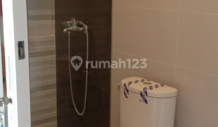 Master Room, 2nd Floor..New 4 Years Ago..Relaxation Area on the 2nd Floor + Balcony. Close to Schools/Toll Gate/PasMod 2