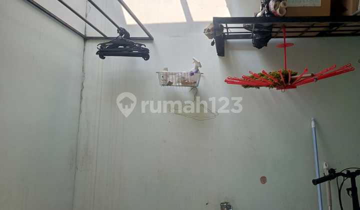 Master R on 2nd Floor, Balcony, AC, Facing Garden, Swimming Pool, Near School, Affordable Monthly Payment Not Far.