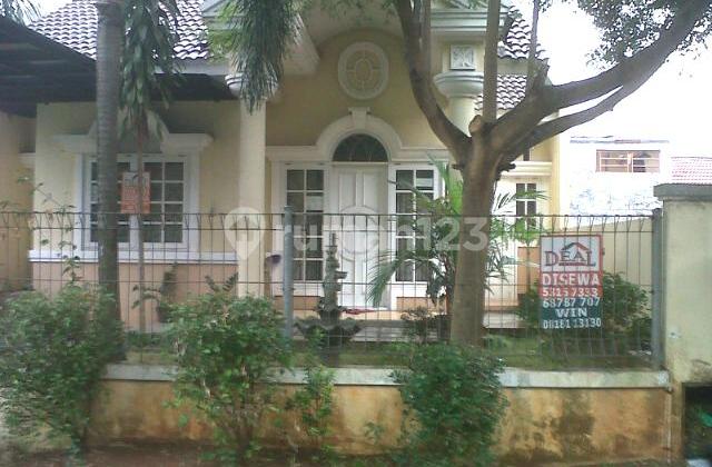 Timur,dpn Taman Besar, Ada Kamar Atas Master Room,dkt Sekolah Timur,dpn Taman Besar, Ada Kamar Atas Master Room,dkt Sekolah