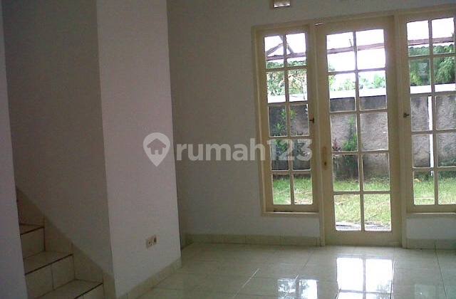 Master Bedroom 2, Spacious Back Terrace Canopy, Close to 5 Schools/Public Transport/Shopping District... Master Bedroom 2, Spacious Back Terrace Canopy, Close to 5 Schools/Public Transport/Shopping District...