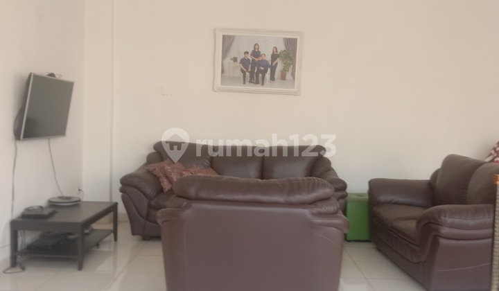 2Akses Lt2 Master Room+Balkon, 2 Carport,Ac Kitch Box. Club House*Dekat Ke Public Station*