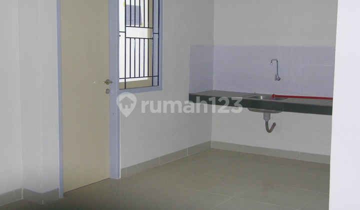 Lega, Atap Baja,Kamar Besar...Taman Luas BelakangTerbuka, Dekat4 Sekolah, Angkot, Pertokoan 2