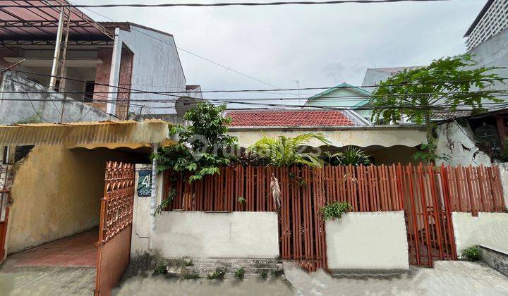 Rumah Disewakan Sudah Renovasi Semi Furnished SHM Danau Dibawah Bendungan Hilir Tanah Abang Jakarta Pusat  1