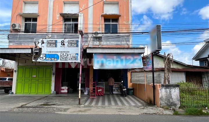 1-Door Shophouse Strategic Location for Business in the Puncak Sekuning Area 1-Door Shophouse Strategic Location for Business in the Puncak Sekuning Area