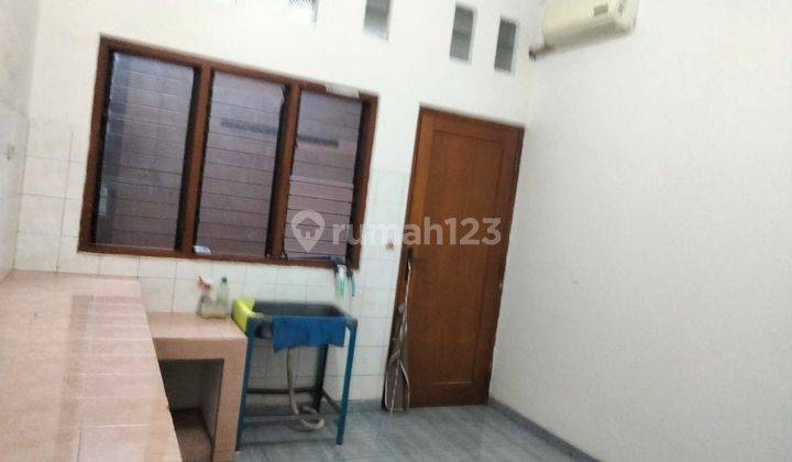 Rumah 2 lantai di tengah kota 2