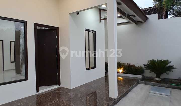 Dijual Cepat Butuh Uang Luxury House di Banowati Raya Semarang 1