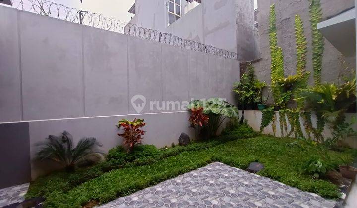 Rumah American Classic 2 Lantai Full Furnished SHM Ada Taman Belakang di Sentul City, Bogor 2