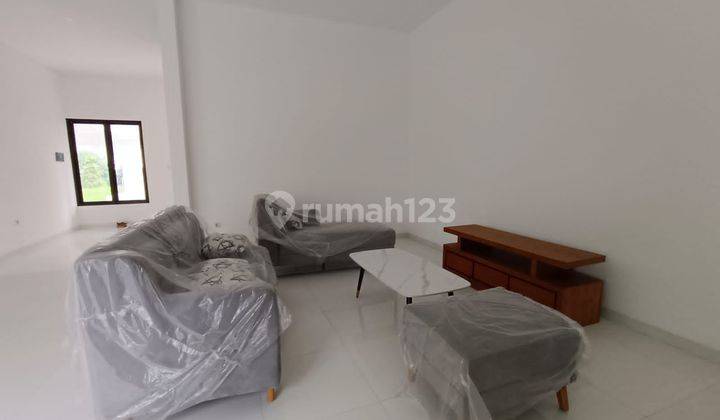 Rumah Minimalis 2 Lantai Semi Furnished View Gunung Ada Taman Belakang di Sentul City, Bogor 2