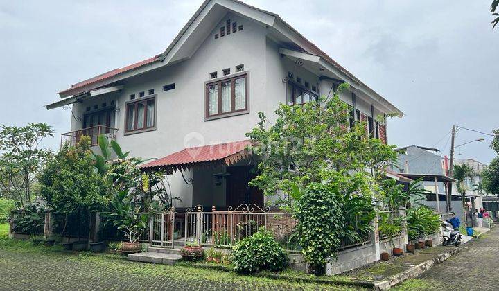 Rumah Cantik Hook 2 Lantai Unfurnished SHM Lingkungan Asri di Sentul City, Bogor 2