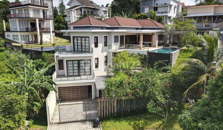 Rumah Kontemporer 2 Lantai Furnished SHM Ada Kolam Renang View Gunung 2